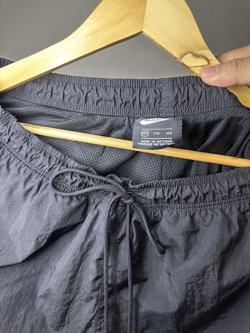 NIKE WOOVEN BIG SWOOSH (Category: Joggers) located in Molave. Submitted by thriftmate13 (Listing ID 1462303188, Image 2). Description: .