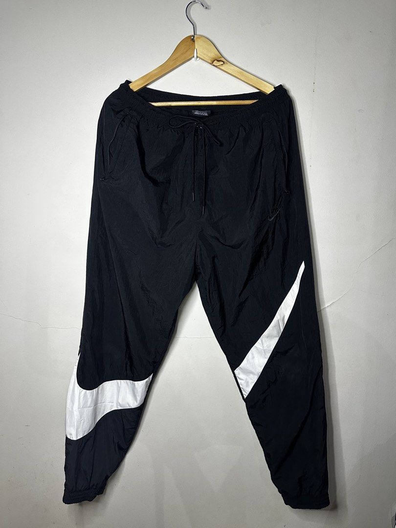 NIKE WOOVEN BIG SWOOSH (Category: Joggers) located in Molave. Submitted by thriftmate13 (Listing ID 1462303188, Image 1). Description: .