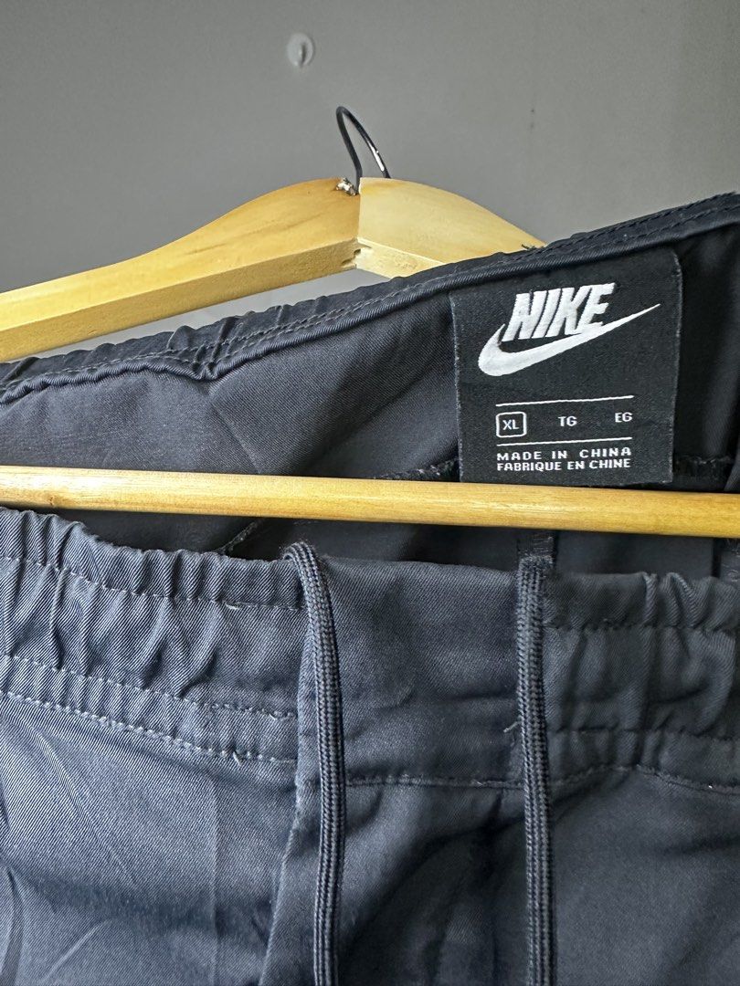 NIKE WOOVEN PANTS (Category: Jeans) located in Molave. Submitted by thriftmate13 (Listing ID 1462303341, Image 2). Description: .