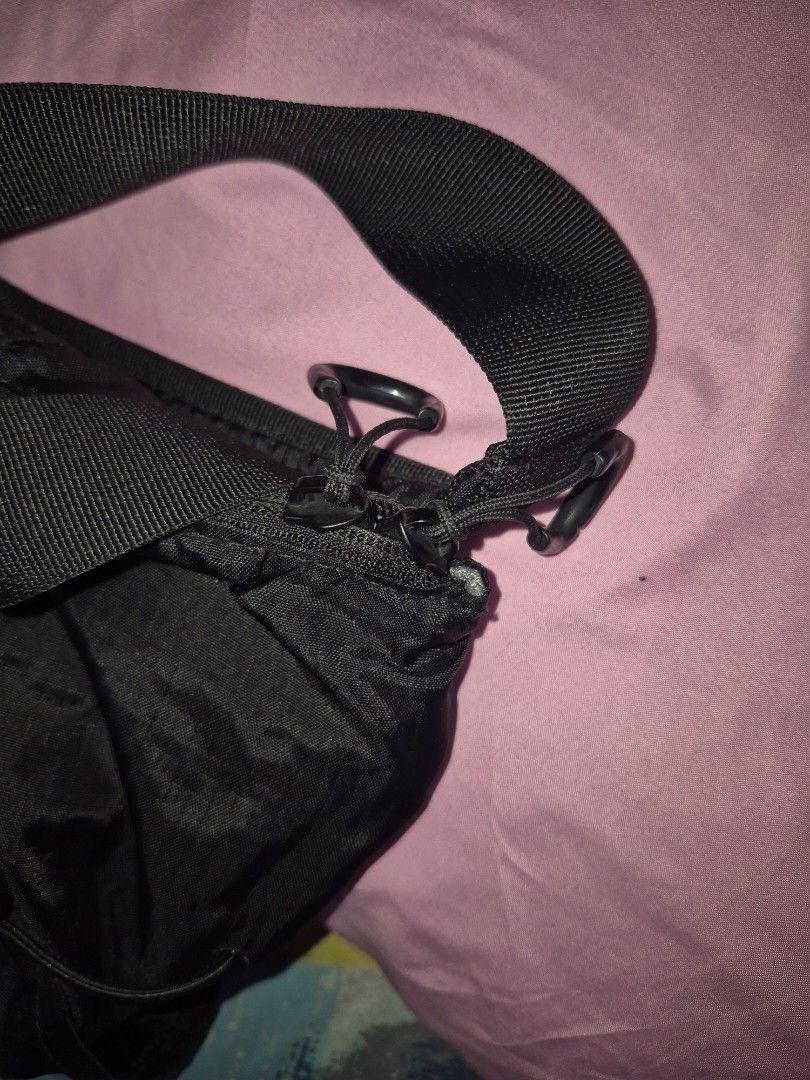North Face Black Borealis Tote Backpack (Category: Tote Bags) located in Taguig. Submitted by snouiemeow (Listing ID 1462350821, Image 3). Description: - original authentic morthface bag that can be worn as tote or backpack - slightly used - no issues or stain - zippers are working good and original - RFS: decluttering.