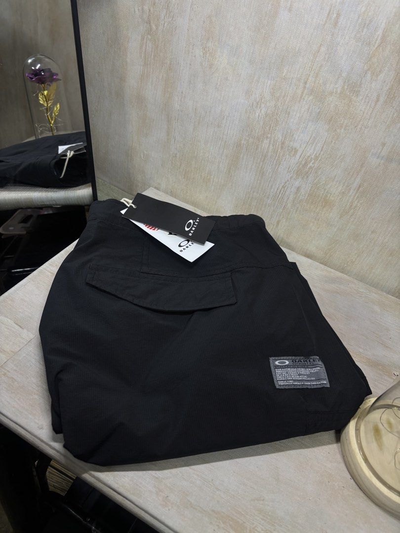 OAKLEY FGL OUTDOOR PANTS (Category: Trousers) located in Cabuyao City. Submitted by pormanation-thrift-store (Listing ID 1462358938, Image 3). Description: OAKLEY FGL OUTDOOR PANTS Condition: NEW WITH TAGS Color rate: 10/10 (PWEDE SA MASELAN) Size: LARGE Dimes: 34-36”Wx38”L Issue: NONE‼️ Price: 2500.