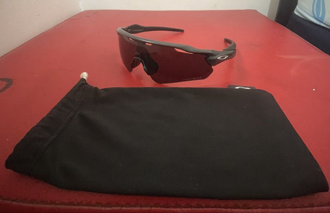 Oakley Radar EV Path (Category: Sunglasses & Eyewear) located in Quezon City. Submitted by newflower_5254b6 (Listing ID 1462402209, Image 1). Description: FOR SALE or SWAP Oakley Radar EV Path (High Resolution Carbon/Dot pattern) ZERO peeling, ZERO bubbling, and no scratches. Loc: Antipolo/Marikina Issue: NO hard case included 6.5k only, NEGOTIABLE for sure buyers. No meet ups, pick up or lalamove only. PM for more details .