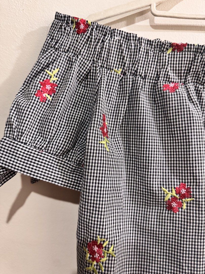 Off Shoulder Gingham top (Category: Blouses) located in Paranaque City. Submitted by simplylizzy (Listing ID 1462365739, Image 2). Description: -good qual -embroided flowers ✅ As described and shown in photos. Please review all photos and the description. Feel free to ask for more photos or details, happy to send. All sales are final..