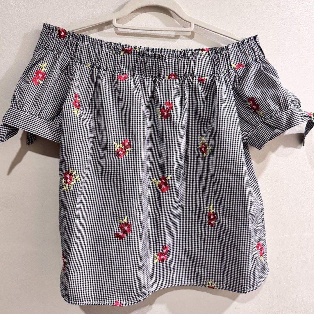 Off Shoulder Gingham top (Category: Blouses) located in Paranaque City. Submitted by simplylizzy (Listing ID 1462365739, Image 1). Description: -good qual -embroided flowers ✅ As described and shown in photos. Please review all photos and the description. Feel free to ask for more photos or details, happy to send. All sales are final..