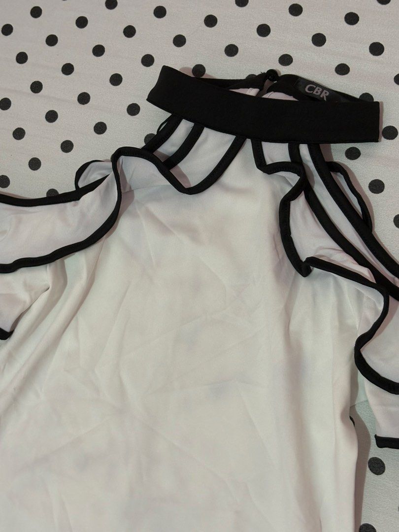 off shoulder top (Category: Others Tops) located in Baliuag. Submitted by ji.glam (Listing ID 1462328883, Image 2). Description: - off shoulder size: small to medium - with stain (can be wash) rfs: loose on me .