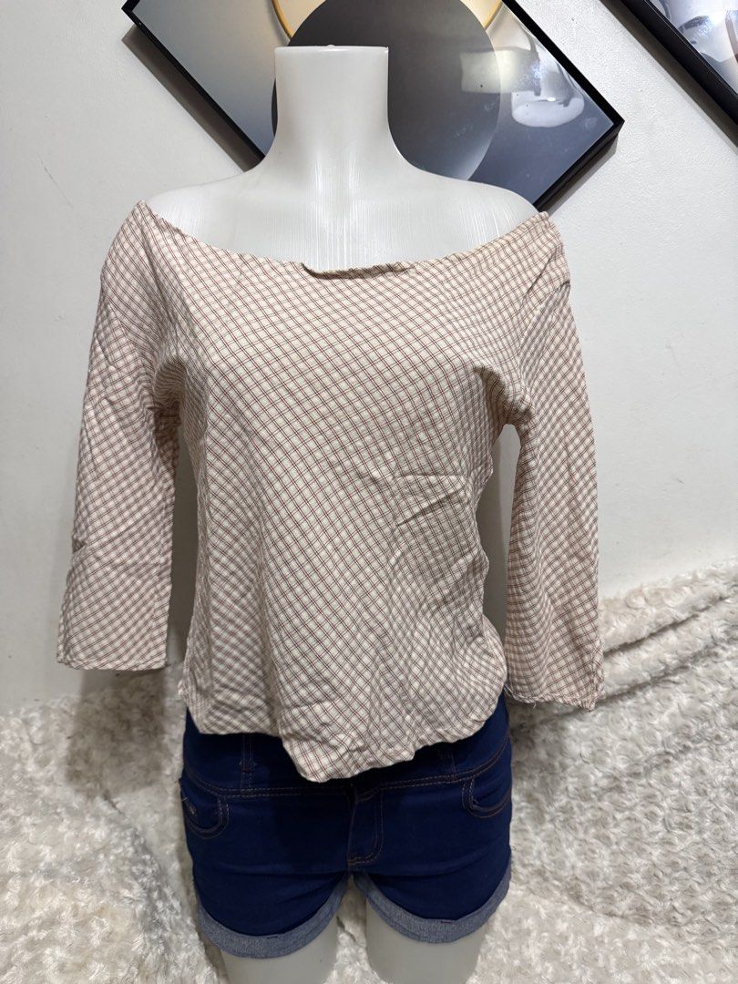 Off-shoulder Gingham Long Sleeve Top (Category: Longsleeves) located in Marikina City. Submitted by lorradel (Listing ID 1462264482, Image 1). Description: - fits M-L - Cute off-shoulder top - Pink and white gingham pattern - Three-quarter sleeves - Lightweight fabric, perfect for warm weather - Versatile: pairs well with shorts or jeans - Simple and stylish design - MAY HAVE some washable stains (hindi maiiwasan) needs washing; had been stored -