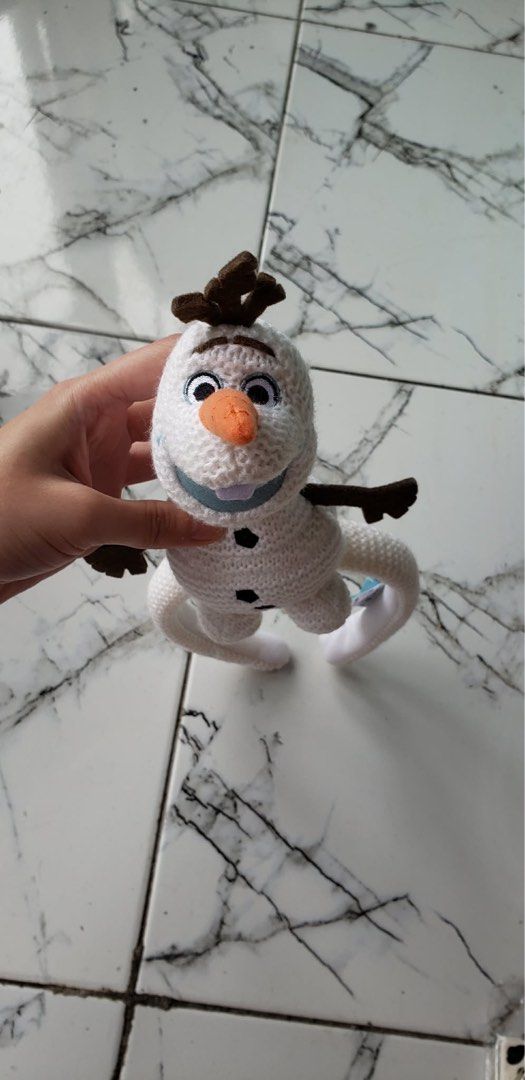 Olaf knitted disney headband (Category: Babies & Kids Fashion) located in Manila. Submitted by muimee30 (Listing ID 1462398704, Image 2). Description: .