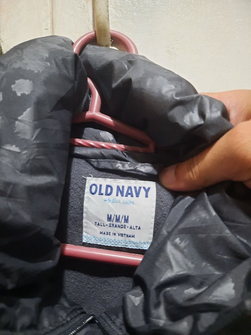 OLD NAVY 'LEOPARD PRINT' PUFFER VEST (Category: Coats, Jackets and Outerwear) located in Manila. Submitted by ako.si.lemmor (Listing ID 1462306883, Image 3). Description: This item is authentic but thrifted, manage your expectation. Dimes: 19.5X26.5 (M-L) Color rate: 8.5/10 Issue: Slight fade Ship at your own cost or pickup Mandaluyong..