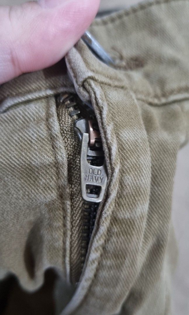 Old navy utility pants (Category: Other Bottoms) located in San Jose del Monte. Submitted by angelsnest (Listing ID 1462308382, Image 3). Description: Military green Semi-stretchable 18-19"W x 37"L Padala from Japan rfs: tight on me Gcash, Maya, Bank transfer No COD available.