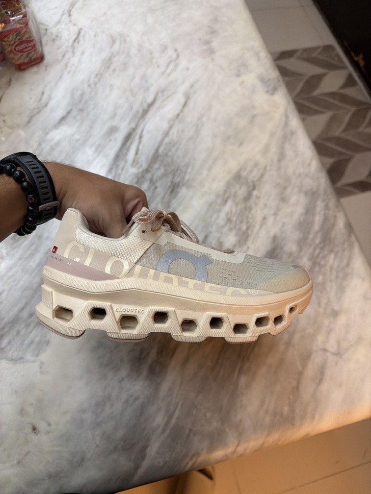 On Cloud Monster (Category: Sneakers) located in Cabanatuan. Submitted by rosecii (Listing ID 1462358066, Image 2). Description: On cloud Monster Brandnew 100% Issue - No box 7.5 US WOMENS.
