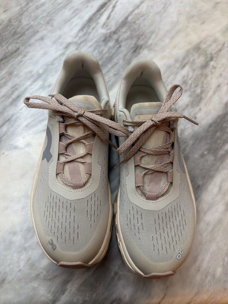 On Cloud Monster (Category: Sneakers) located in Cabanatuan. Submitted by rosecii (Listing ID 1462358066, Image 1). Description: On cloud Monster Brandnew 100% Issue - No box 7.5 US WOMENS.