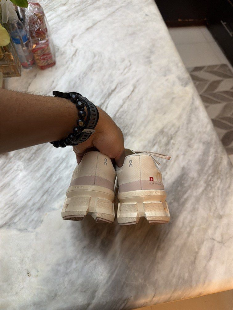 On Cloud Monster (Category: Sneakers) located in Cabanatuan. Submitted by rosecii (Listing ID 1462358066, Image 3). Description: On cloud Monster Brandnew 100% Issue - No box 7.5 US WOMENS.