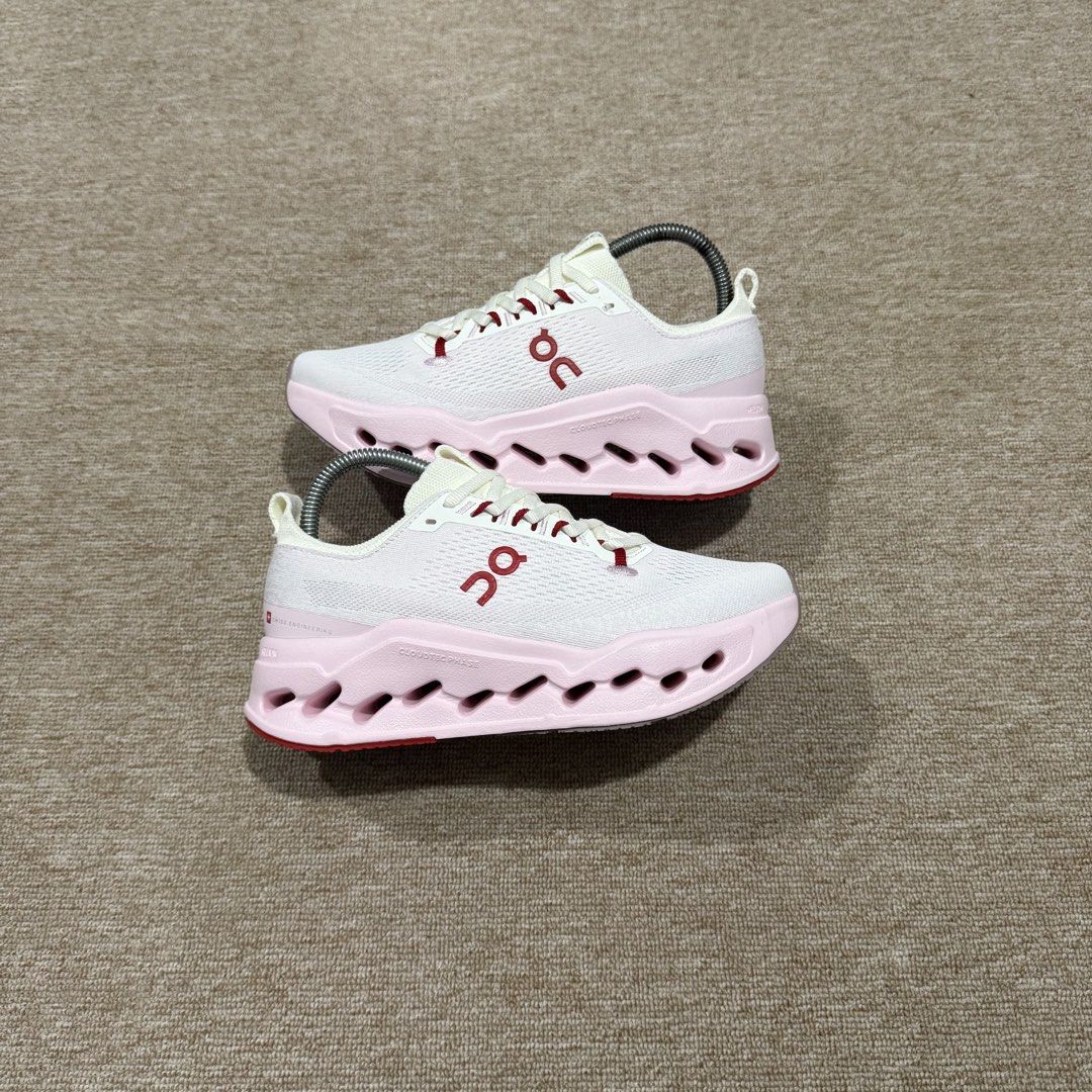 ON CLOUD SURFER MAX (Category: Sneakers) located in Cebu City. Submitted by cjayzuno04940 (Listing ID 1462434557, Image 1). Description: ON CLOUD SURFER MAX ORIGINAL✅ US WOMENS-7 EUR-38 CM-24 EXCELLENT CONDITION.