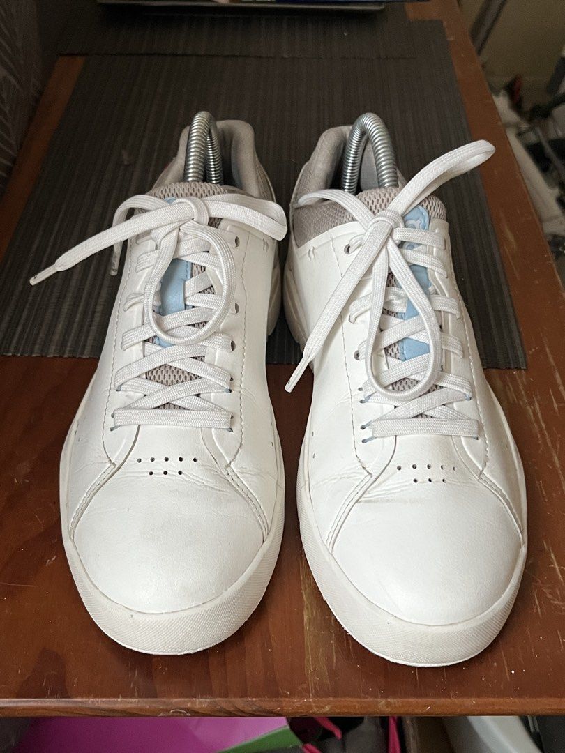 On Cloud The Roger Advantage (Category: Sneakers) located in Las Pinas. Submitted by deepsouthe (Listing ID 1462287204, Image 3). Description: On Cloud The Roger Advantage W8, 6uk, 39eu, 25cm Excellent condition (Minor heel drag) Php4,999 plus sf Las Pinas area.