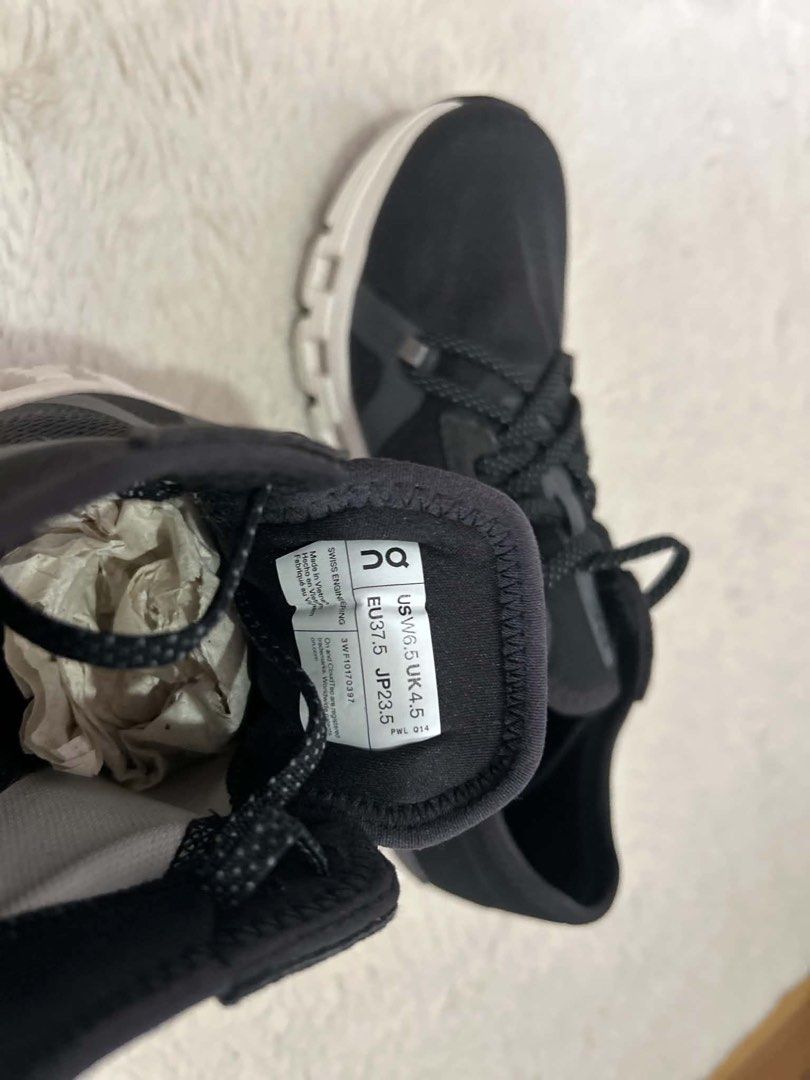 On CloudTec Running Shoes Black (Category: Sneakers) located in Manila. Submitted by _itspiatos (Listing ID 1462403755, Image 3). Description: ON CLOUD X 4 AD -Used twice -UK 4.5 -US 6.5 -EU 37.5 -With box LOC: SANTOLAN, PASIG CITY.