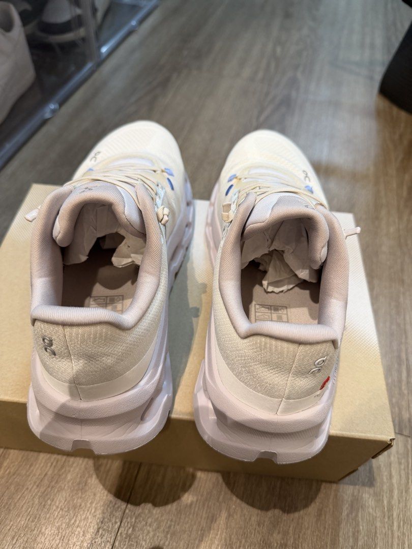 ON Cloudtilt (Category: Sneakers) located in Pasig City. Submitted by joy_b_ (Listing ID 1462303154, Image 3). Description: Size: 24.5cm or 7.5 US, I am a size 7 but I size up for this style Complete with box.