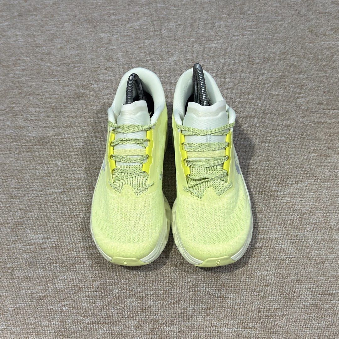 ON COOUD MONSTER 3 LIME (Category: Sneakers) located in Cebu City. Submitted by kierford0318 (Listing ID 1462325535, Image 3). Description: US WOMENS-8 EUR-39 CM-24 EXCELLENT CONDITION ✅ORIGINAL.