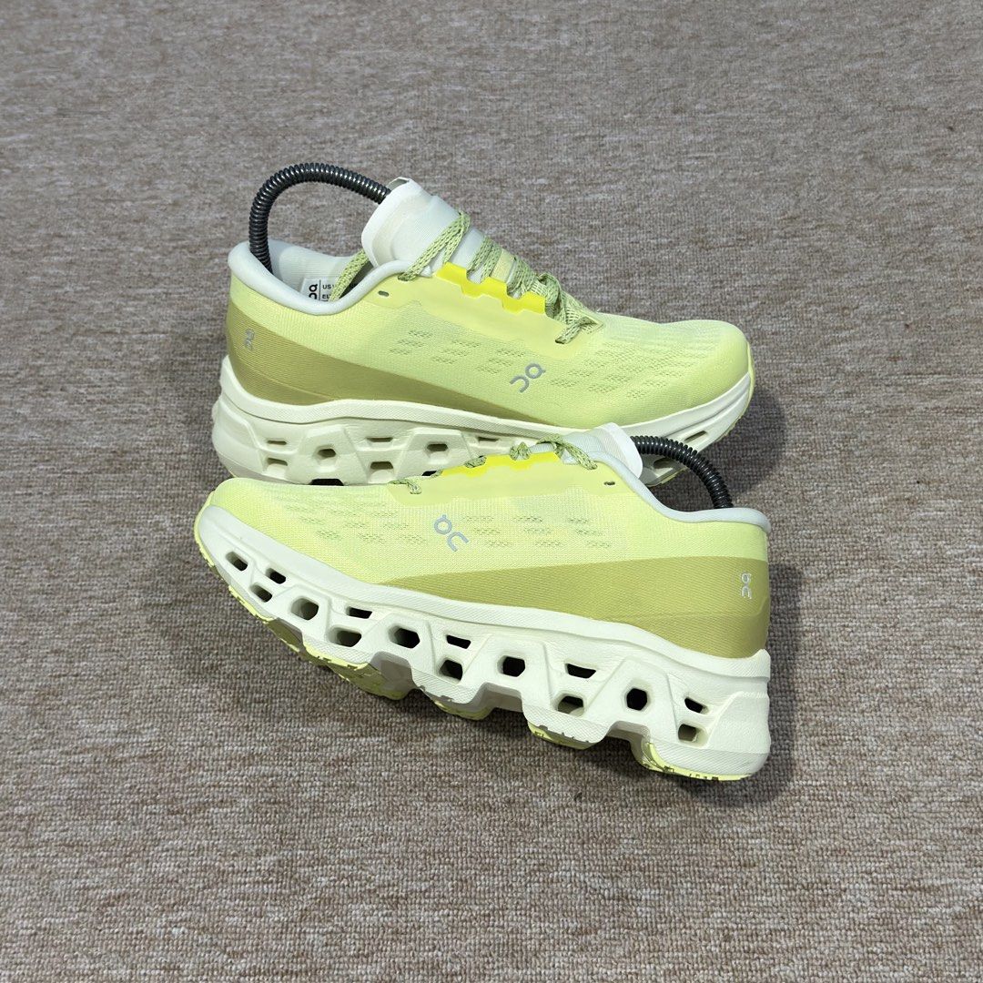 ON COOUD MONSTER 3 LIME (Category: Sneakers) located in Cebu City. Submitted by kierford0318 (Listing ID 1462325535, Image 2). Description: US WOMENS-8 EUR-39 CM-24 EXCELLENT CONDITION ✅ORIGINAL.