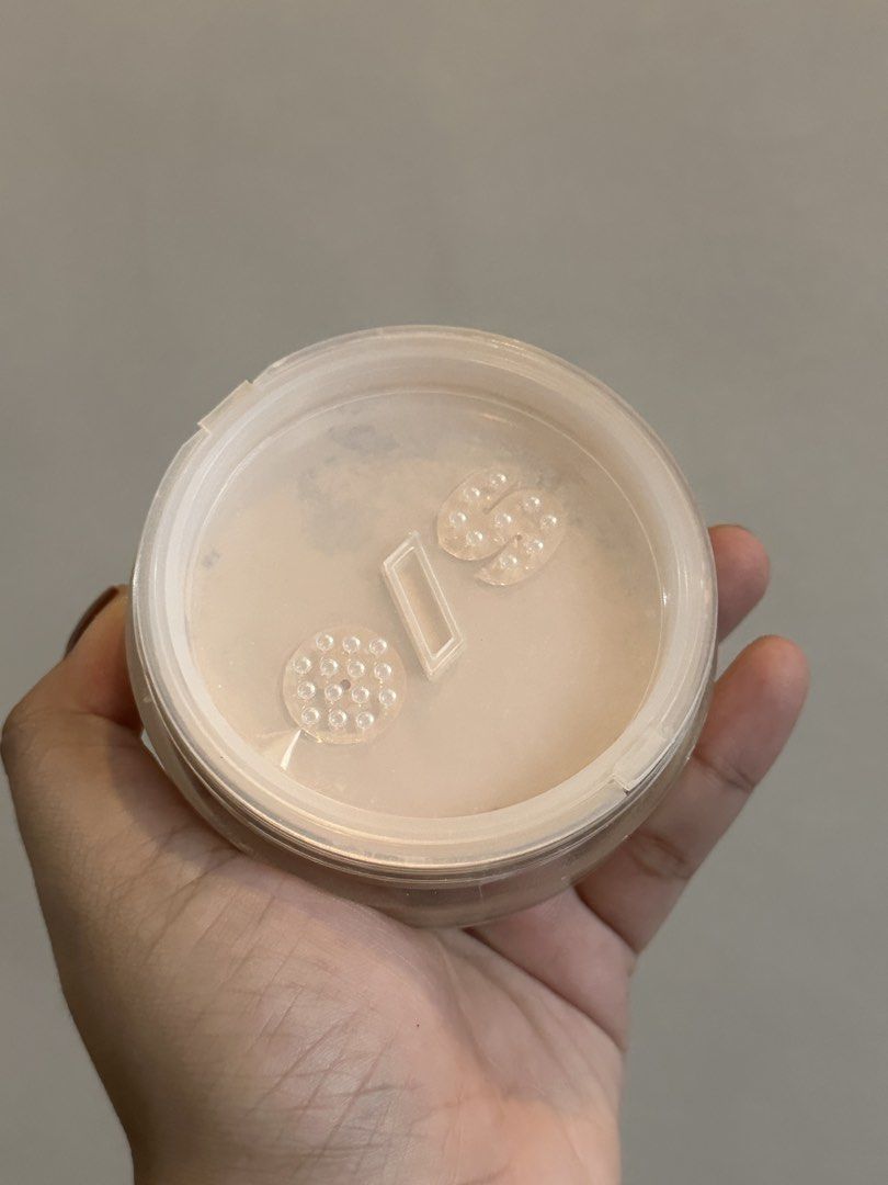 One/Size Ultimate Setting Powder (Translucent) (Category: Makeup) located in Manila. Submitted by msjanica (Listing ID 1462350931, Image 2). Description: - Brandnew | never been swatched. - comes with original box. - shade Translucent. - Authentic! Full size 📍Location: Pandacan, Manila. - can ship nationwide via j&t (shipping fee to be shoulder by the buyer).