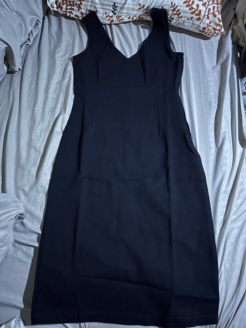 Onyx Black Denim Dress (Category: Dresses) located in Manila. Submitted by imari_j (Listing ID 1462376746, Image 1). Description: Has zipper on the left side. Non-stretchable. Knee length. Bought this on-sale hence the price. Didn’t fit me (53kg, 5ft tall)..