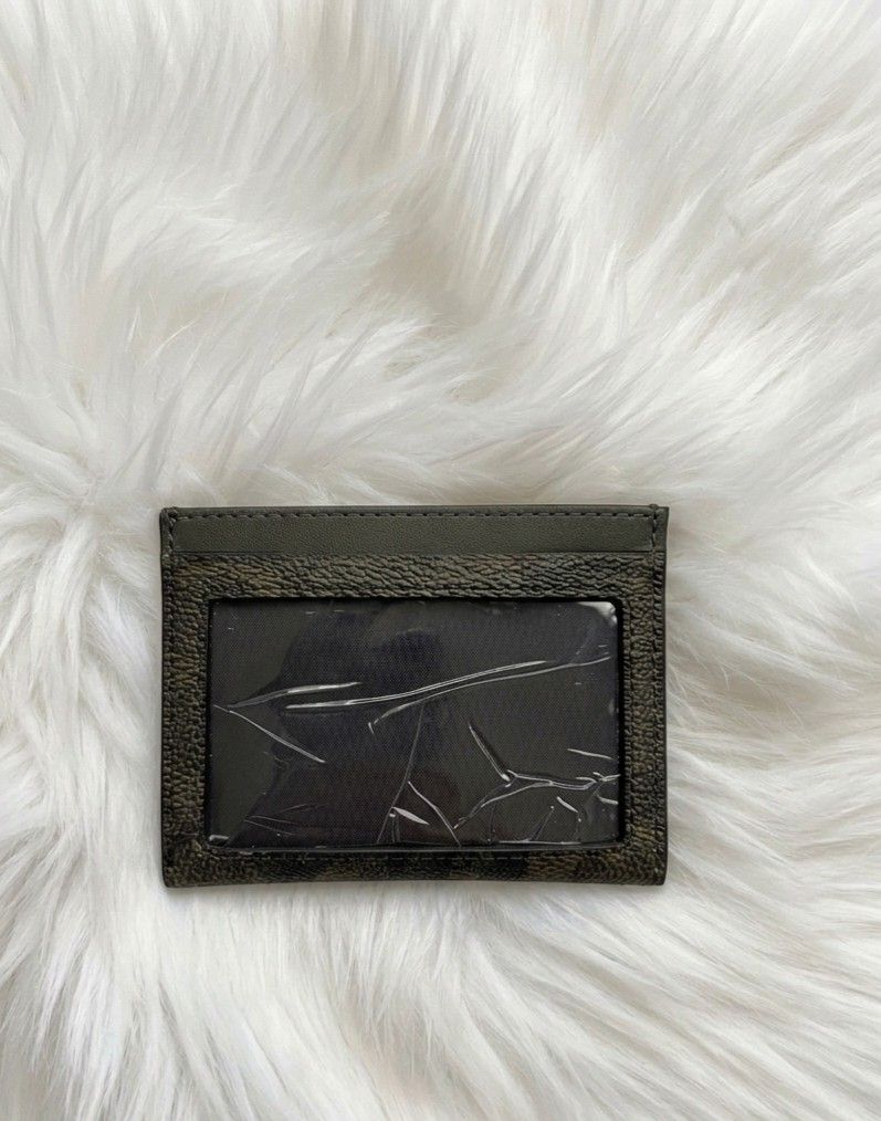 Original Coach Slim ID Card Holder (Category: Wallets & Card Holders) located in Cavite. Submitted by chaellebrandsluxe (Listing ID 1462399857, Image 2). Description: No inclusions also available with pricetag for 1,590.