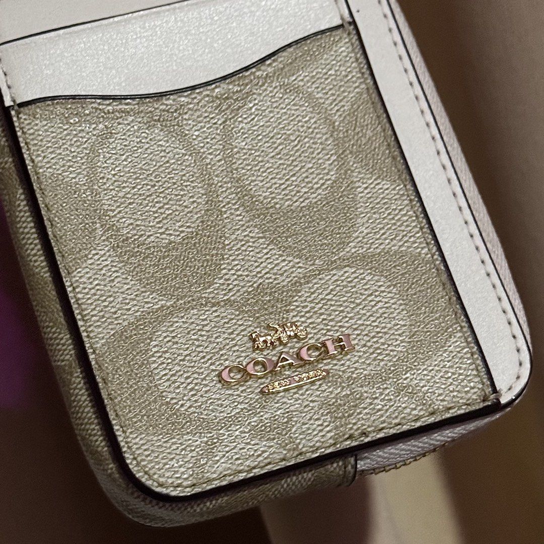 Original Coach Zip Card Case Khaki Chalk (Category: Wallets & Card holders) located in Taguig. Submitted by closetcleanup_mm (Listing ID 1462308434, Image 1). Description: Used but well taken cared of Original not class a not made in Vietnam etc Pasalubong from Japan Rfs: too many wallets .