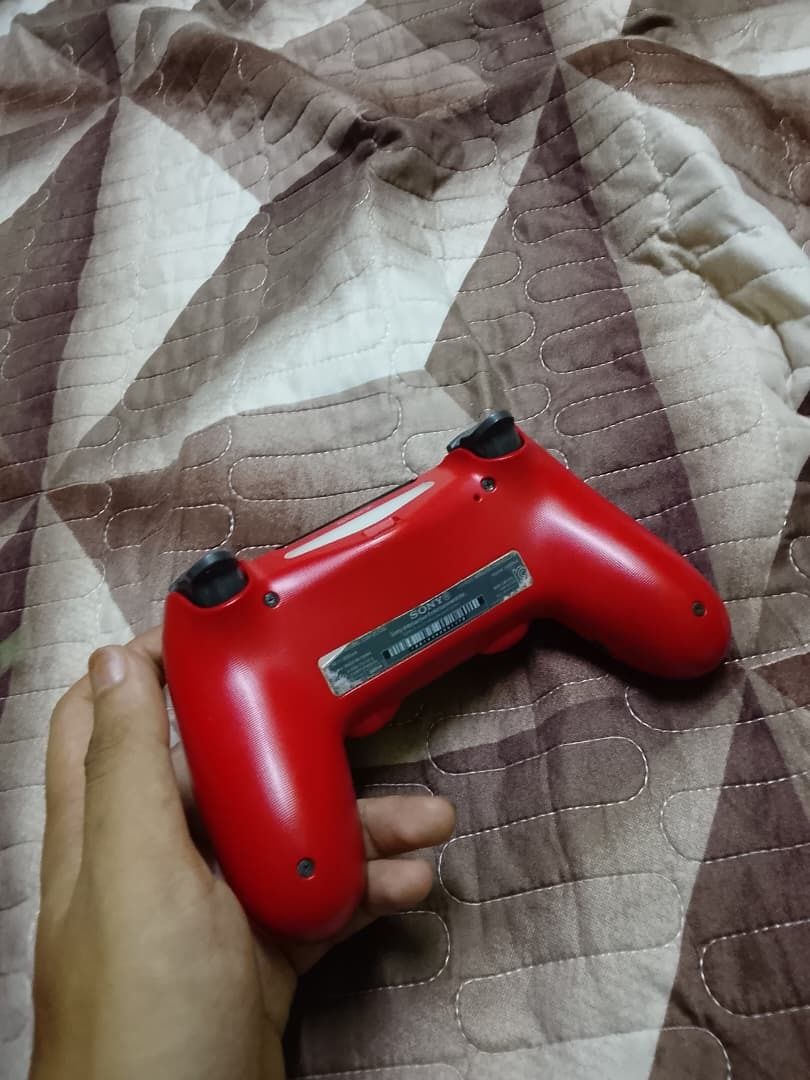 Original DS4 controller (Category: Controllers) located in Kepala Batas. Submitted by xullll (Listing ID 1462429328, Image 2). Description: barely used prefer cod penang area agak urgent.