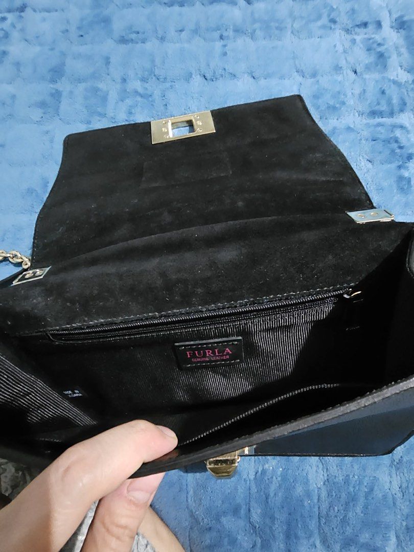 Original Furla sling (Category: Luxury Bags & Wallets) located in Angeles City. Submitted by maria_anna_gracia1130 (Listing ID 1462370374, Image 2). Description: Original furla In very good condition 100% gold pa hardwares .