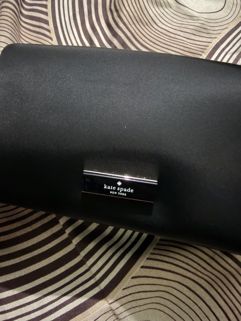 ORIGINAL Kate Spade Nylon Pouch (Category: Purses & Pouches) located in Manila. Submitted by janinegordula03 (Listing ID 1462346242, Image 2). Description: ‎-Preloved but good as new since I used it only once -pristine condition ‎-can send more photos upon request -Mode of payment: Bank transfer Instapay only ‎Mode of Delivery: ‎Shipment via J&T,Grab, or Lalamove ‎Can do meet up on the following location: SM North Trinoma Vertis North ‎SM Makati 