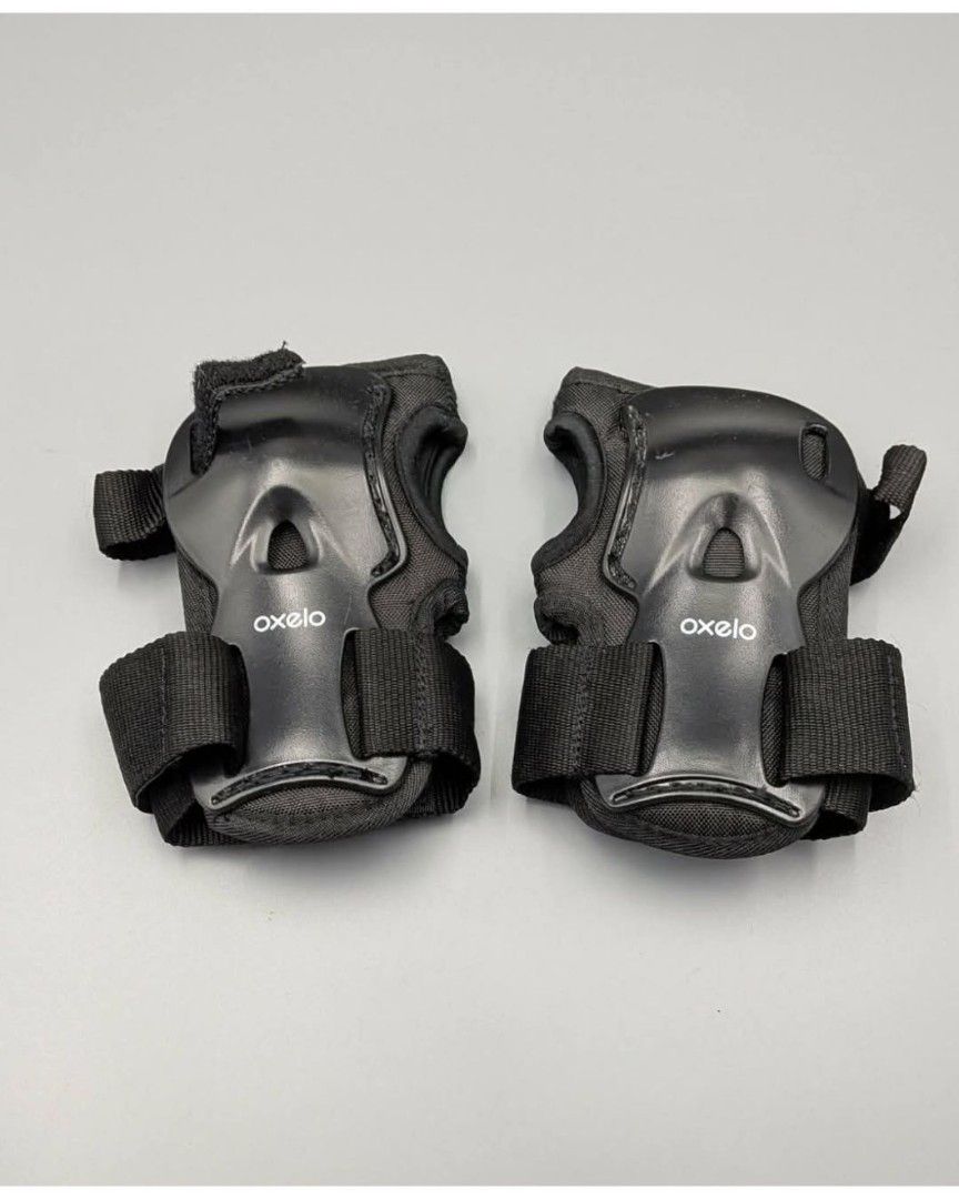*OXELO KIDS WRIST/HAND GUARD (Category: Other Sports Equipment and Supplies) located in La Trinidad. Submitted by chicrafa (Listing ID 1462292251, Image 1). Description: *OXELO KIDS WRIST/HAND GUARD P250 Like new.