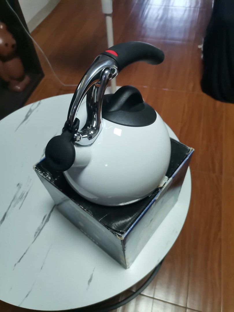 OXO Good Grips Uplift Whistling Tea Kettle (Category: Other Home Appliances) located in Manila. Submitted by jaimes05 (Listing ID 1462384909, Image 2). Description: - with box - with plastic .