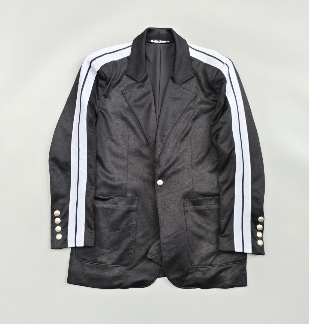 Palm Angels mens (Category: Coats, Jackets and Outerwear) located in Baguio. Submitted by archival_thrifted.ph. (Listing ID 1462303780, Image 2). Description: FOR SALE ‼️ .PALM ANGELS FOR MENS .EXCELLENT CONDITION .SIZE SMALL ON TAG,CAN FIT MEDIUM .PHP 1880 PLUS SF .❌❌ COP/COD .MOP GCASH .COURIER J&T .BAGUIO AREA .DM FOR SURE BUYER TY.