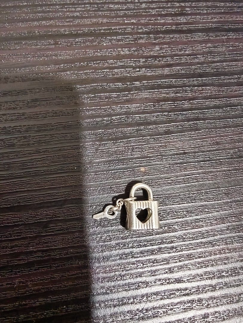 Pandora Padlock & Heart Key Charm (Category: Jewelry) located in Manila. Submitted by rivantolin (Listing ID 1462353026, Image 2). Description: .