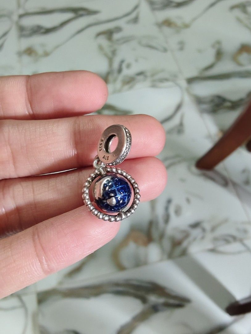 Pandora Spinning Globe Dangle Charm (Category: Jewelry) located in Manila. Submitted by rivantolin (Listing ID 1462352605, Image 1). Description: .