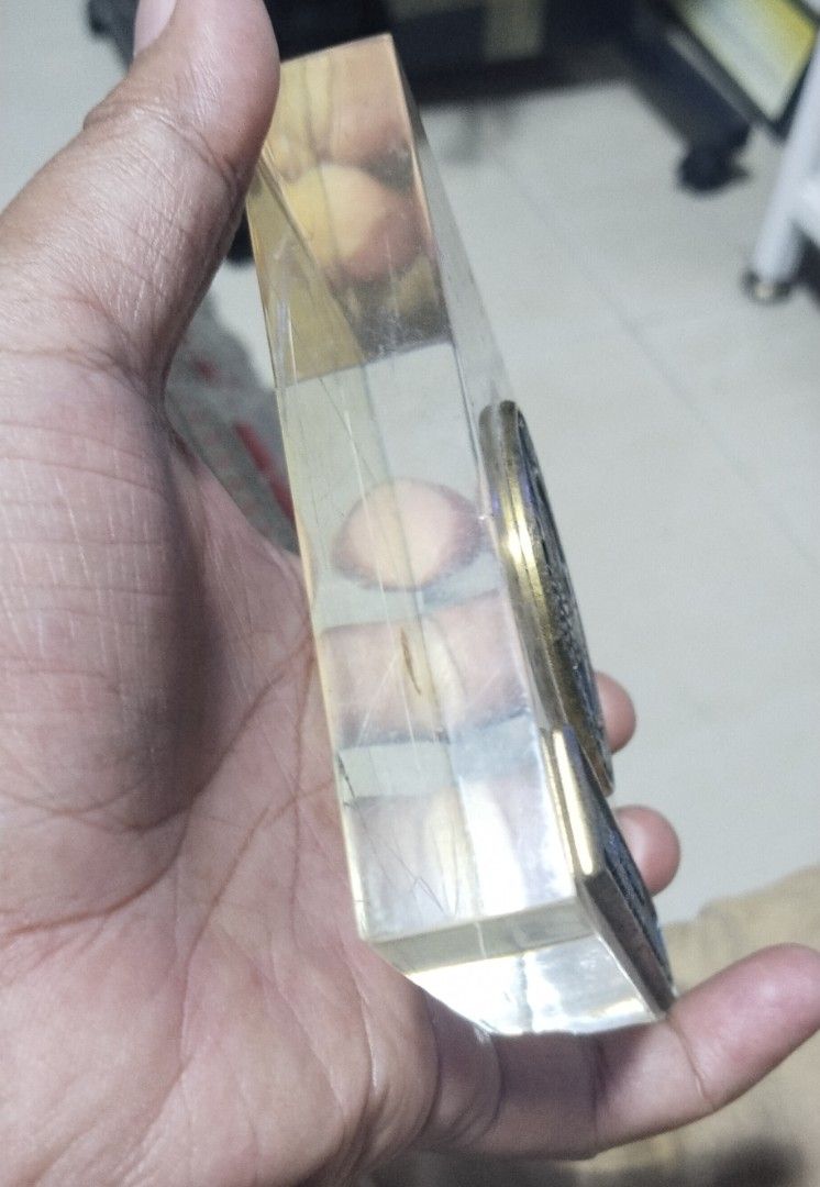Paper Weight (Category: Everything Else Others) located in Manila. Submitted by bjie2700446238 (Listing ID 1462433216, Image 2). Description: .