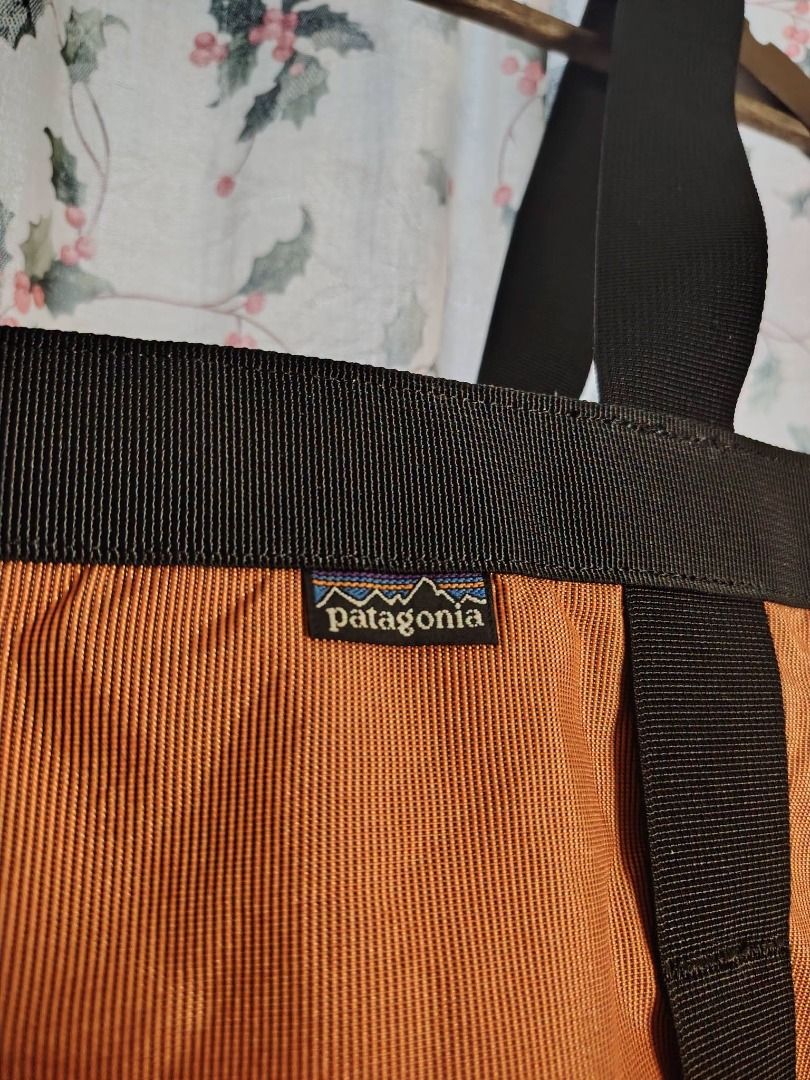 PATAGONIA TWO WAY BACKPACK (Category: Backpacks) located in Legazpi City. Submitted by urbangarmentsarch4500 (Listing ID 1462372489, Image 3). Description: PATAGONIA TWO WAY BACKPACK W 15 L 19.5 Max na sara nasa last pic idk if hanggang jan talaga sagad niya overall excellent naman. Color rate 10/10 GRAB 850 SHIPPED! --- ‼️w/ FREE STICKERS FOR EVERY PURCHASE⁉️ 🛒🛒🛒 BUY. SELL. TRADE. CONSIGN🗣️🤝🏼 BLESS THY HUSTLE! 🧿✨.