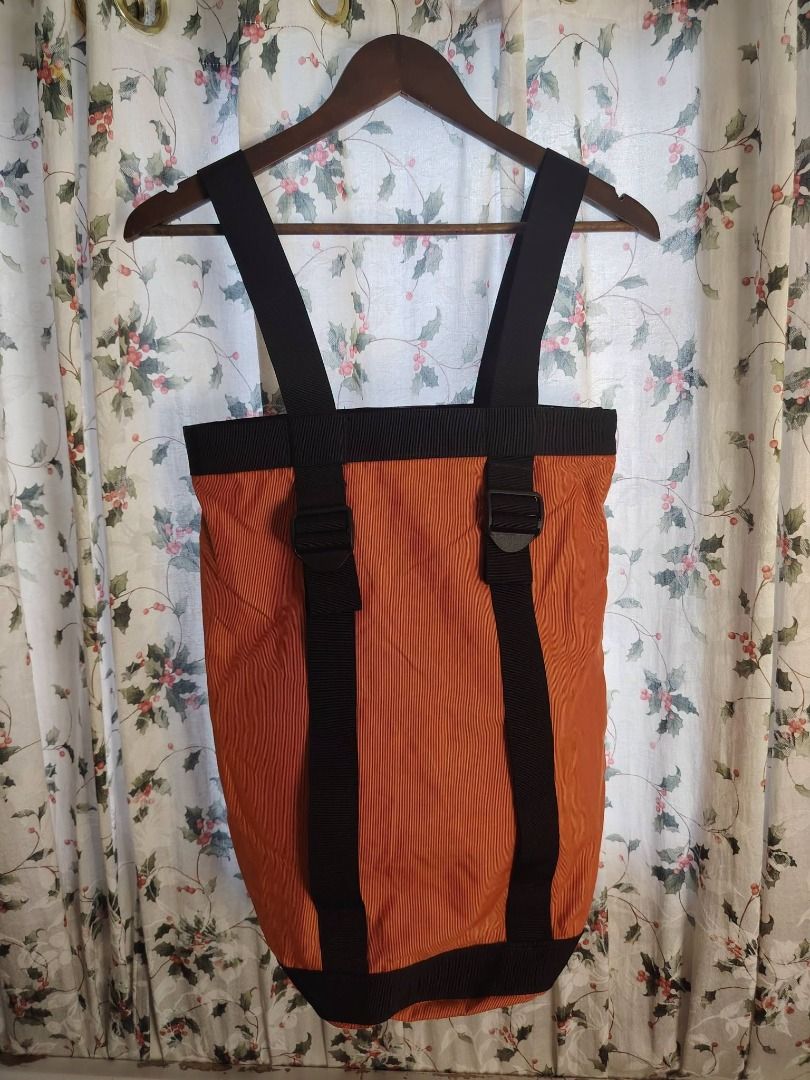 PATAGONIA TWO WAY BACKPACK (Category: Backpacks) located in Legazpi City. Submitted by urbangarmentsarch4500 (Listing ID 1462372489, Image 2). Description: PATAGONIA TWO WAY BACKPACK W 15 L 19.5 Max na sara nasa last pic idk if hanggang jan talaga sagad niya overall excellent naman. Color rate 10/10 GRAB 850 SHIPPED! --- ‼️w/ FREE STICKERS FOR EVERY PURCHASE⁉️ 🛒🛒🛒 BUY. SELL. TRADE. CONSIGN🗣️🤝🏼 BLESS THY HUSTLE! 🧿✨.