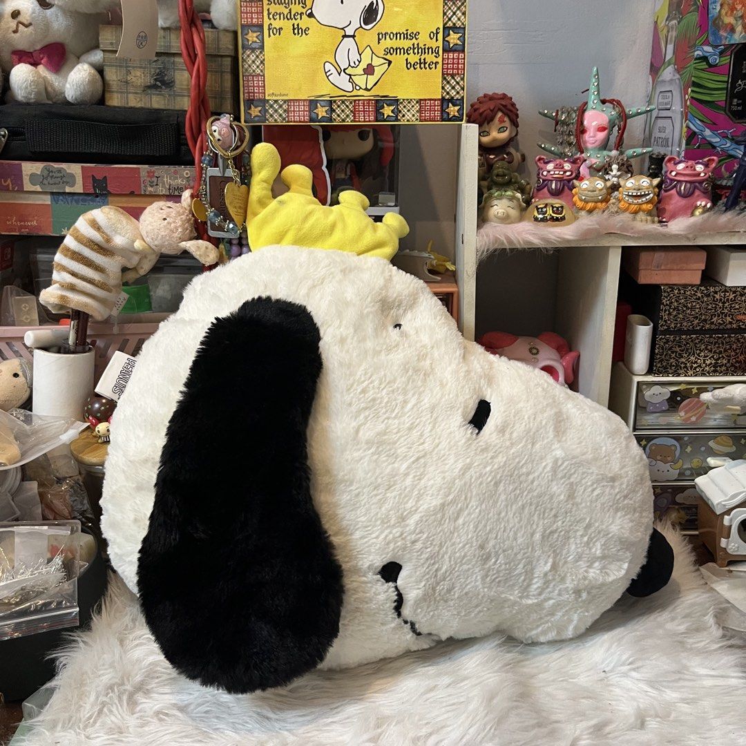 Peanuts Snoopy Head Plush Pillow (Category: Plushies & Soft Toys) located in Malolos. Submitted by babebunzz (Listing ID 1462372860, Image 1). Description: - Super soft and fluffy Snoopy plush pillow - Officially licensed Peanuts merchandise - Large size, perfect for hugs - Great for lounging or as a cute room decoration - Official Peanuts tag attached.
