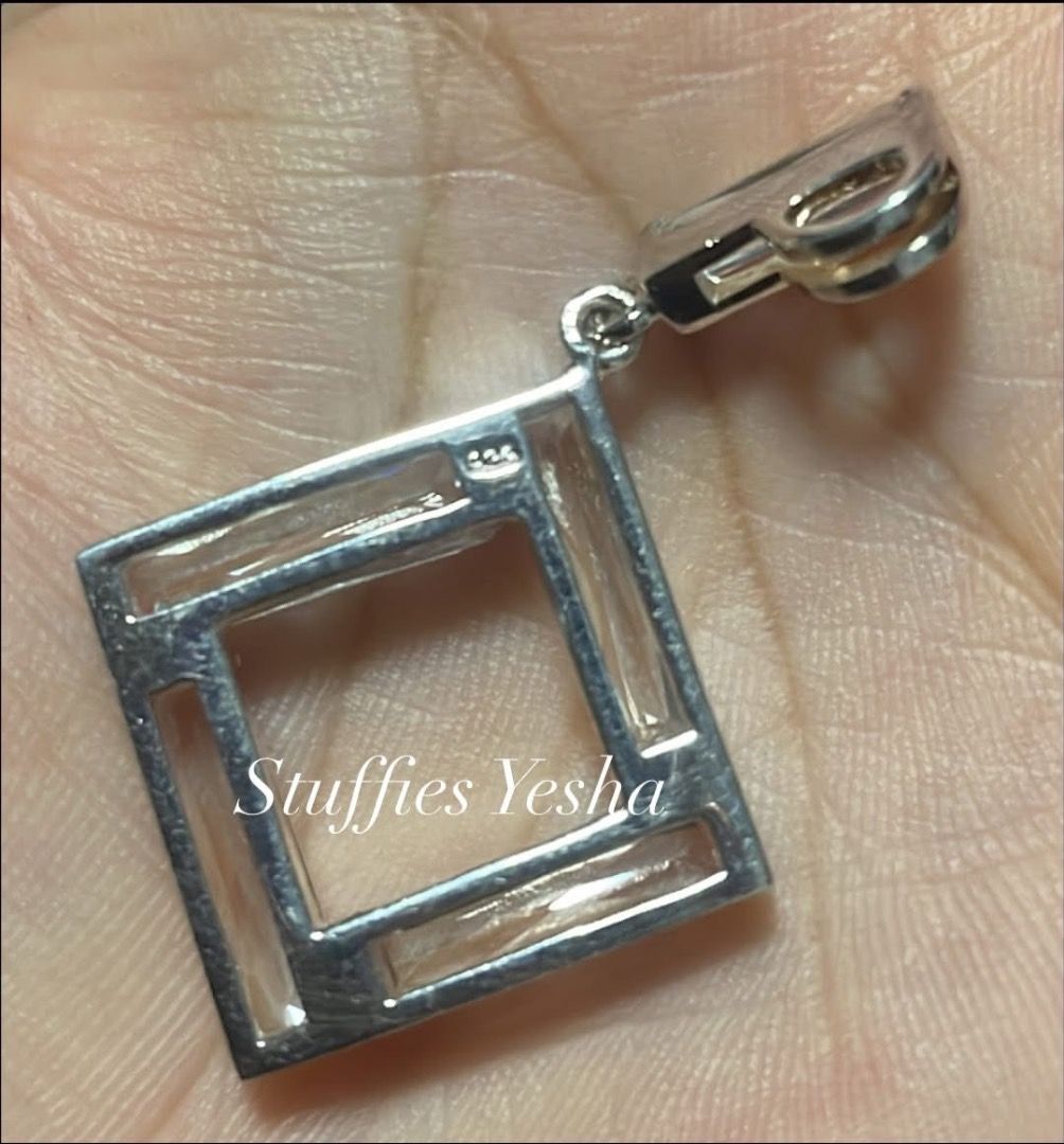 Pendant with letter P (Category: Necklaces) located in Manila. Submitted by stuffiesyesha (Listing ID 1462386307, Image 3). Description: .