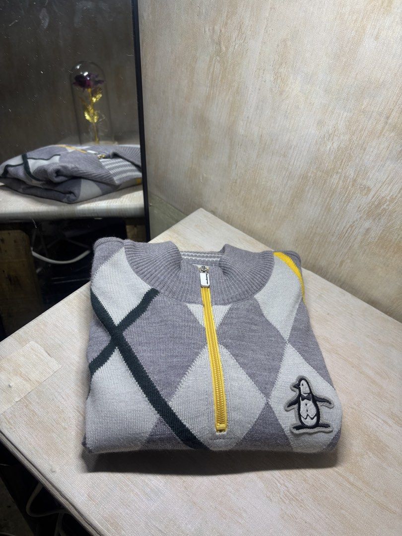 PENGUIN MUNSINGWEAR HALFZIP KNITTED (Category: Coats, Jackets and Outerwear) located in Cabuyao City. Submitted by pormanation-thrift-store (Listing ID 1462300662, Image 2). Description: PENGUIN MUNSINGWEAR HALFZIP KNITTED Condition: LIKE NEW Color rate: 10/10 (PWEDE SA MASELAN) Size: LARGE Dimes: 20.5”Wx 26”L Issue: NONE‼️ Price: 2295.