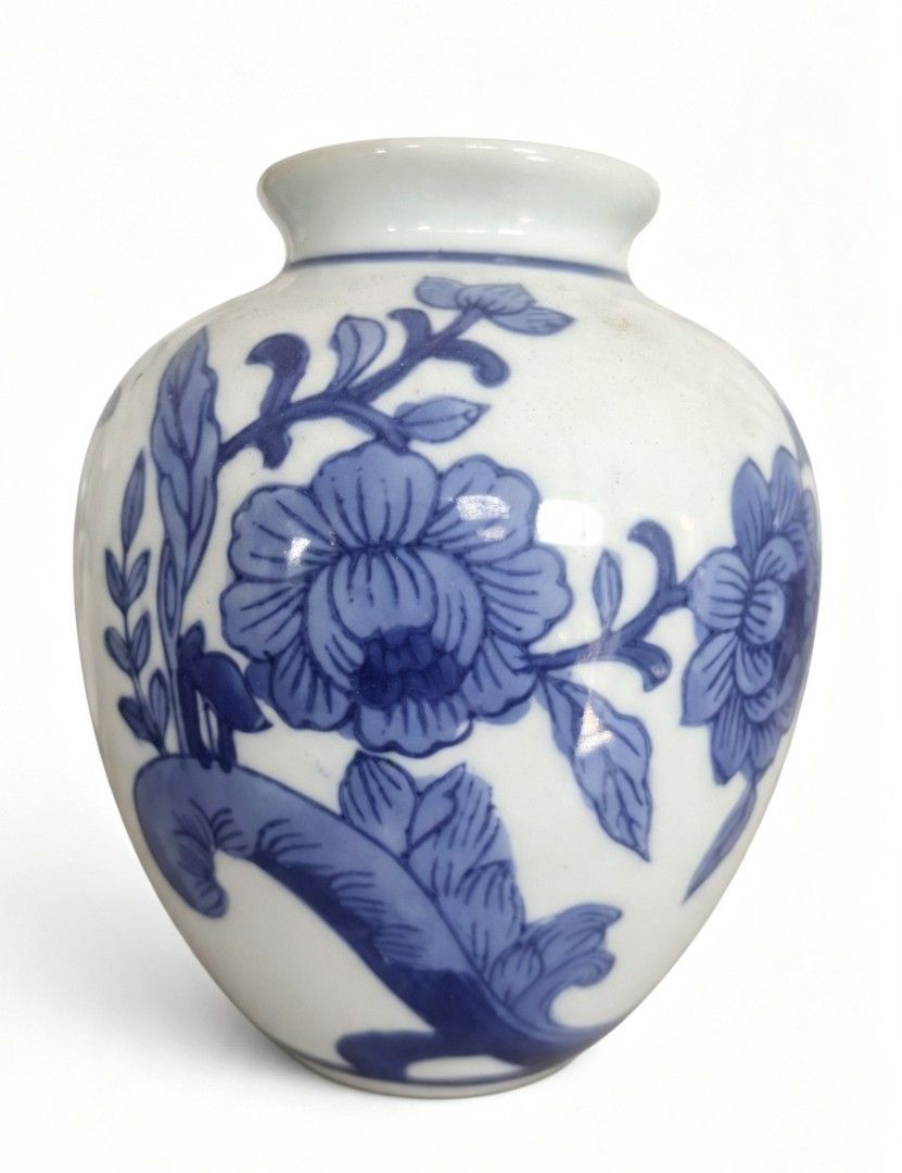 Peony Ceramic Vase Set (Category: Vases & Decorative Bowls) located in Bulacan. Submitted by gjeen (Listing ID 1462277253, Image 2). Description: Set of 4 * One vase with chip. Please check picture for reference..