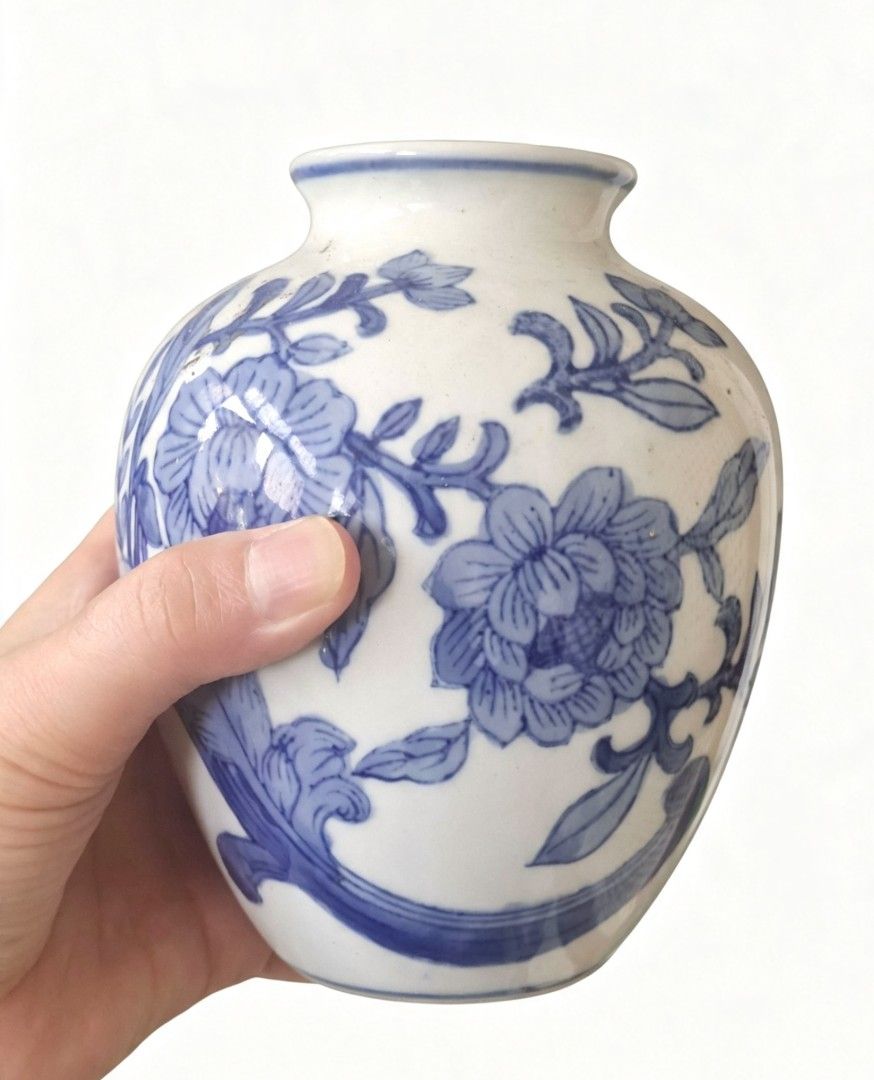 Peony Ceramic Vase Set (Category: Vases & Decorative Bowls) located in Bulacan. Submitted by gjeen (Listing ID 1462277253, Image 3). Description: Set of 4 * One vase with chip. Please check picture for reference..