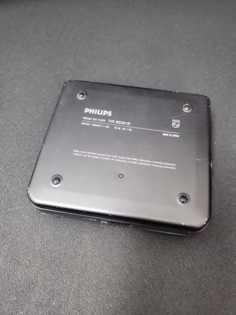 Philips DCC134 DCC DAT walkman 零件機 （分類：音樂播放裝置 MP3及CD Player）位於 Hong Kong。 由 Luckyland.C 提交（商品編號 1462430250，圖片 2）。簡介： 零件機 不開機。