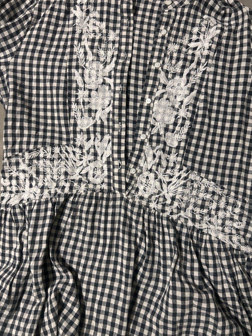 PHILOSOPHY (Category: Dresses) located in Davao. Submitted by sart0ria85 (Listing ID 1462378758, Image 3). Description: A gingham collared dress in gray and white. 100% COTTON MADE IN CHINA 🇨🇳 SMALL. Size 4 EXCELLENT CONDITION (91/100).
