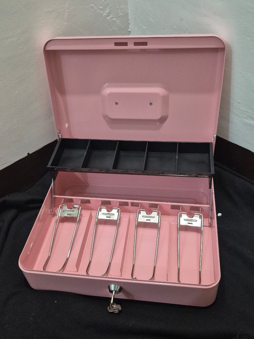 Pink Cash Box (Category: Everything Else Others) located in Manila. Submitted by shirozen26 (Listing ID 1462315322, Image 2). Description: - comes with 2 keys - in excellent condition (with minor scratches) - buyer will shoulder sf sf size: 30x24x9cm.