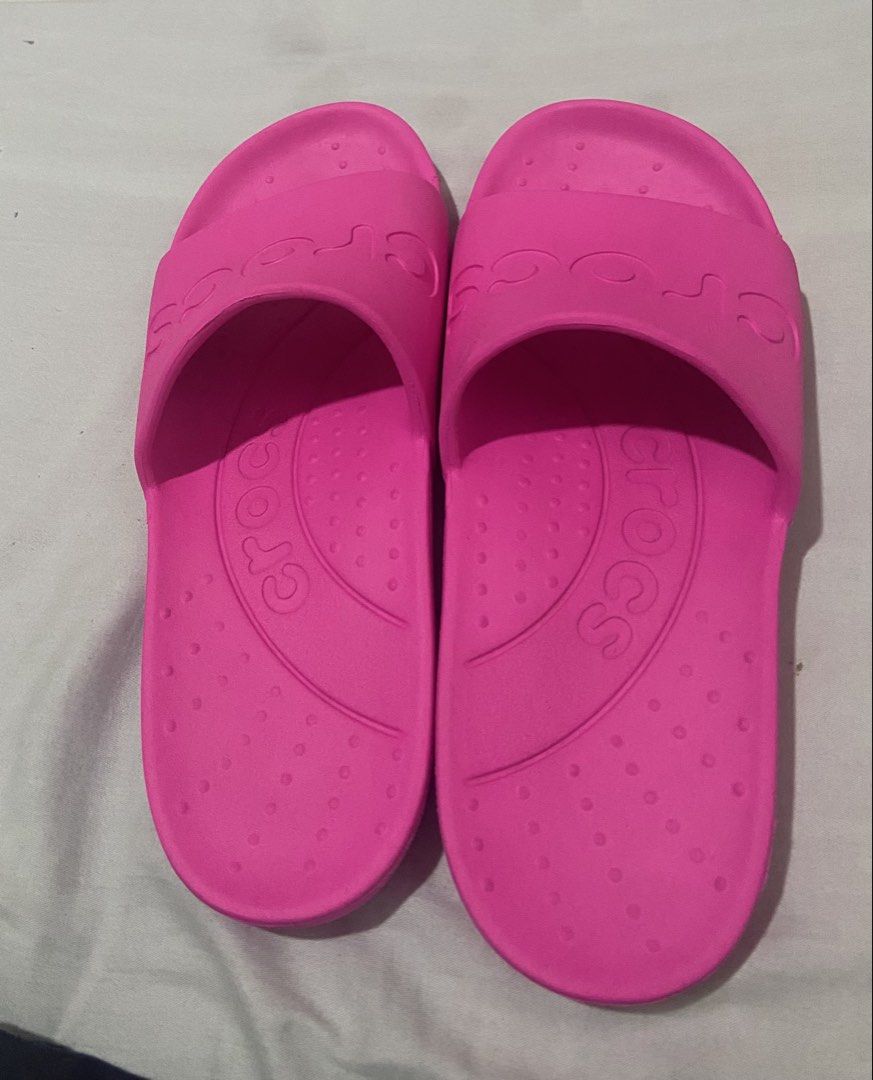 Pink Crocs Slides M 6 / W 8 (Category: Slippers and slides) located in Jaen. Submitted by mamaus (Listing ID 1462345440, Image 1). Description: - Bright pink Crocs slides - Easy slip-on and off design - Textured grip pattern on soles - Size: M 6 / W 8 - Ideal for casual wear or after sports.