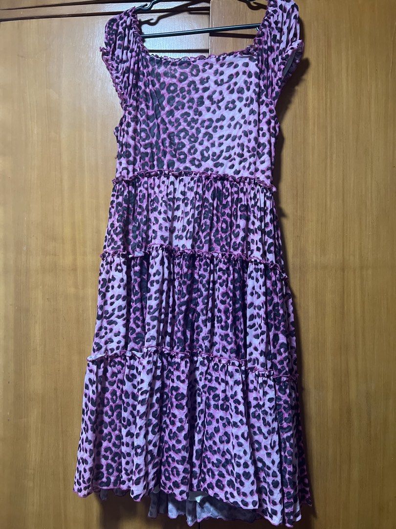 Pink Leopard Print Tiered Ruffle Dress (Category: Dresses) located in Pasig City. Submitted by zebteashoppe01 (Listing ID 1462406159, Image 3). Description: - Adorable pink leopard print dress - Ruffled tiers and neckline for a playful look - Functional button details at the front - Comfortable short sleeves - Ideal for fun days out or parties - Size: Medium (M) 09096535540 Gcash mop Jnt Pasig .