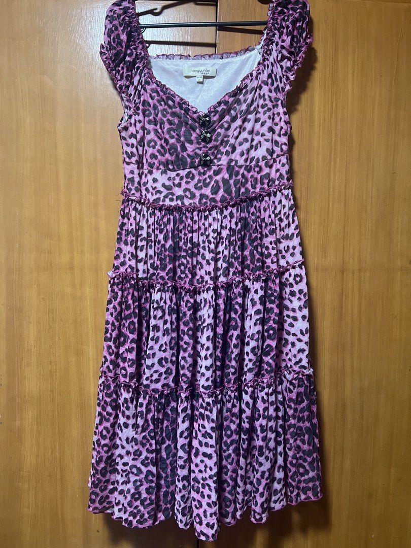 Pink Leopard Print Tiered Ruffle Dress (Category: Dresses) located in Pasig City. Submitted by zebteashoppe01 (Listing ID 1462406159, Image 1). Description: - Adorable pink leopard print dress - Ruffled tiers and neckline for a playful look - Functional button details at the front - Comfortable short sleeves - Ideal for fun days out or parties - Size: Medium (M) 09096535540 Gcash mop Jnt Pasig .