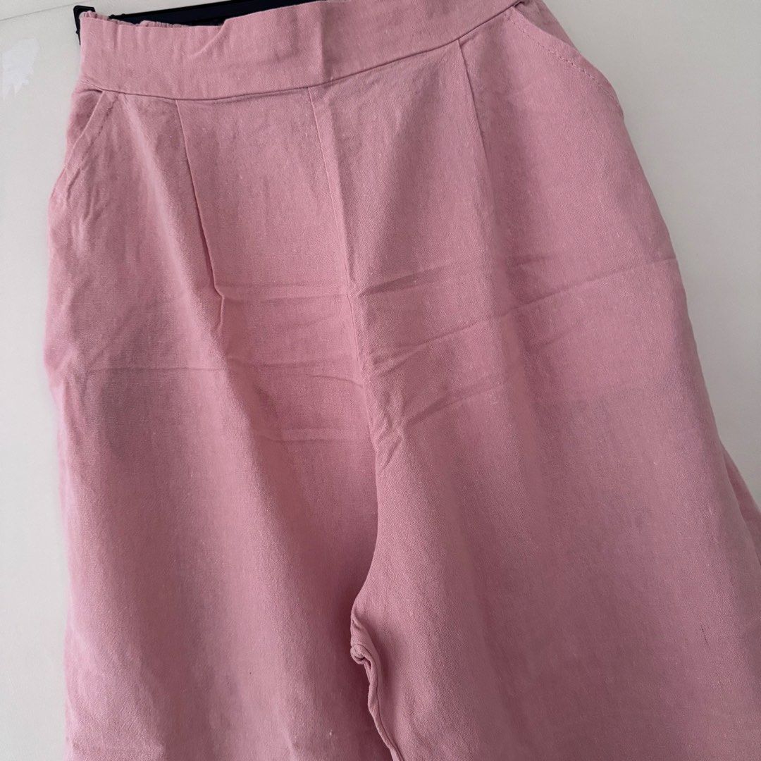 Pink Linen Gartered Pants (Category: Other Bottoms) located in Cainta. Submitted by nicnicbg (Listing ID 1462272419, Image 2). Description: Fabric and waistline is stretchable .