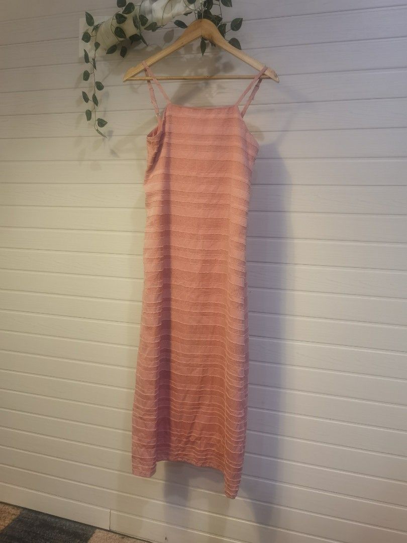 Pink Textured Spaghetti Strap Midi Dress (Category: Dresses) located in Tagaytay City. Submitted by SibsDeclutter4ever (Listing ID 1462417482, Image 2). Description: - Cute pink midi dress - Textured fabric with horizontal stripes - Spaghetti straps - Square neckline - Versatile for casual day or night events - Easy to style with sandals or heels Like new.